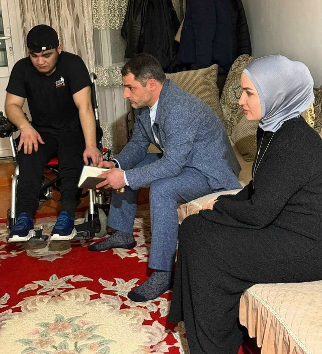 Тепло и поддержка после боя: представители «Памяти гор» навестили бойца СВО Тайгиба Давлетмурзаева