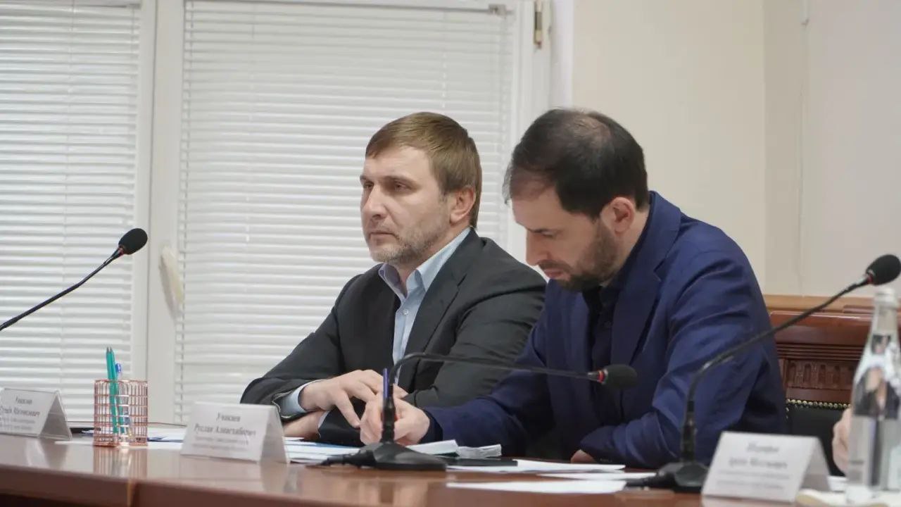 В Каспийске прошло расширенное аппаратное совещание