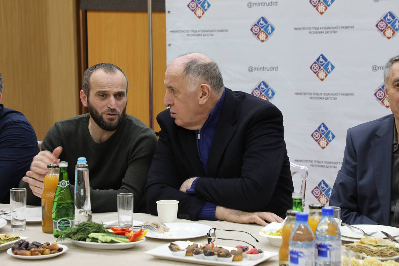 Абдулмуслим Абдулмуслимов провёл ифтар для участников СВО.