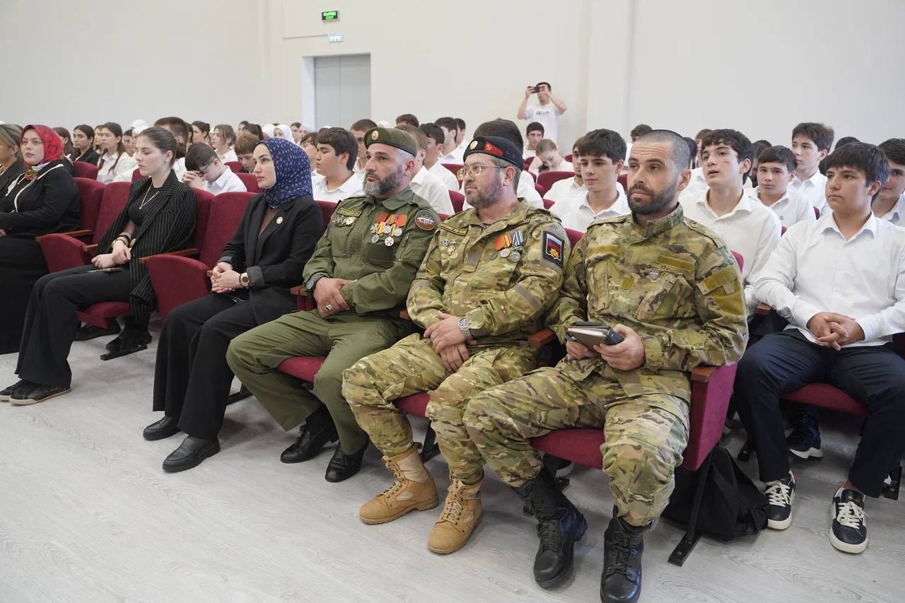 В Кизилюрте состоялось значимое патриотическое мероприятие в рамках всероссийского проекта «Вахта Героев».