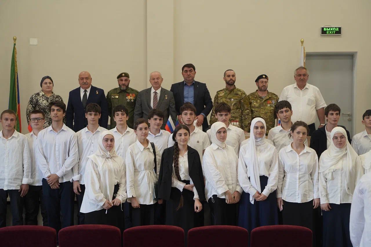 В Кизилюрте состоялось значимое патриотическое мероприятие в рамках всероссийского проекта «Вахта Героев».