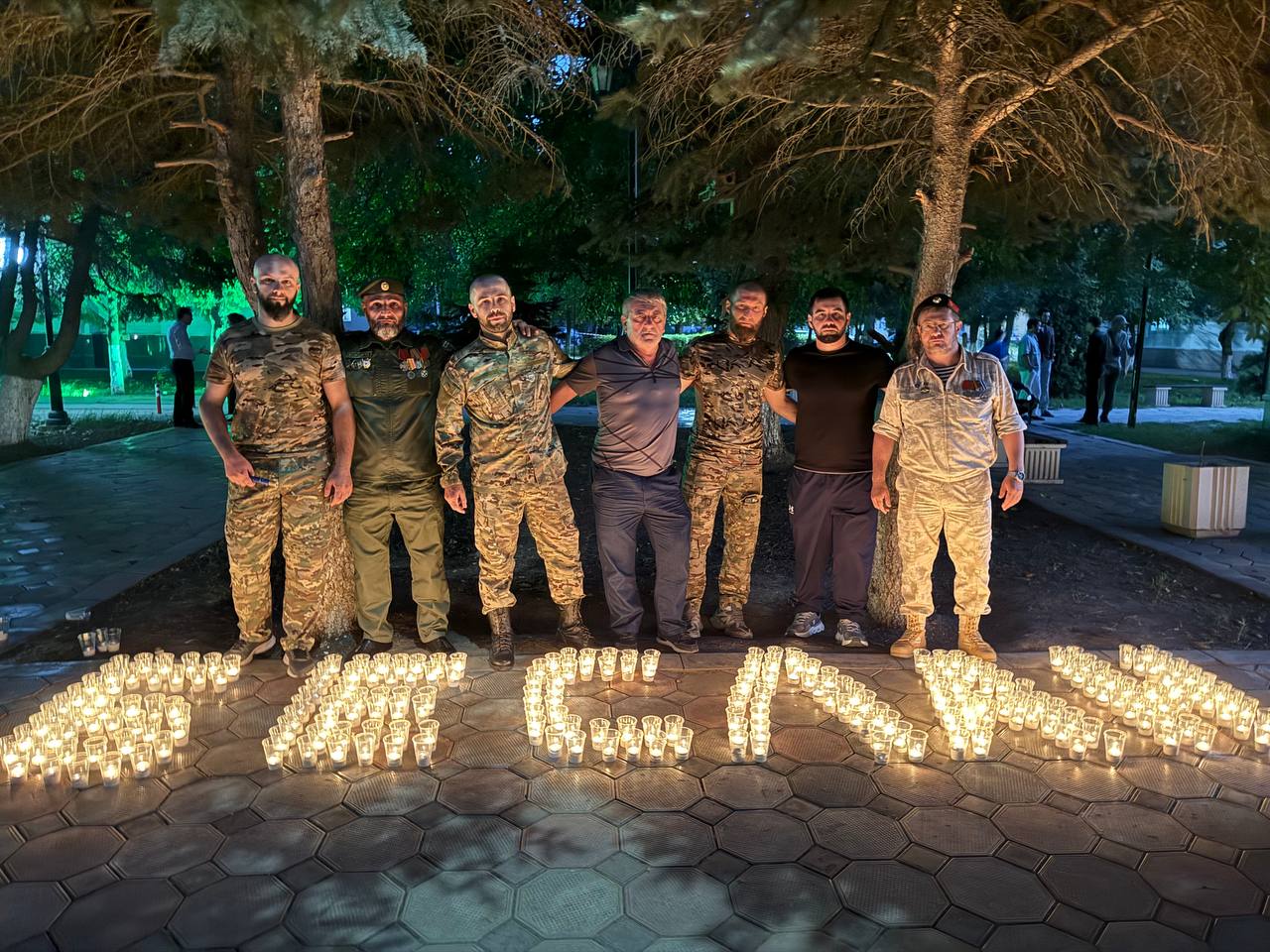 В Кизилюрте прошел траурный митинг, приуроченный к Международному дню борьбы с терроризмом и посвященный памяти жертв бесланской трагедии.
