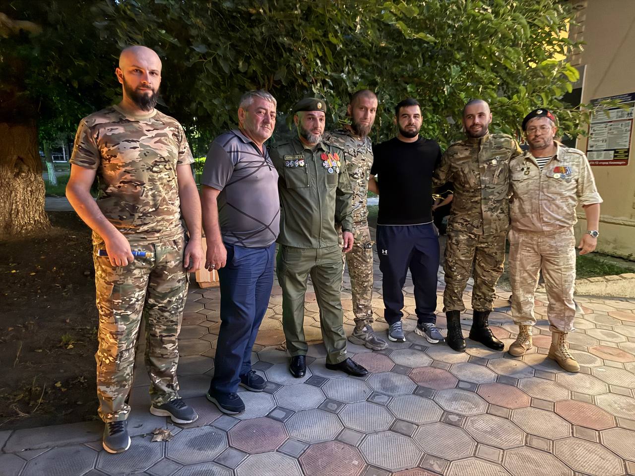 В Кизилюрте прошел траурный митинг, приуроченный к Международному дню борьбы с терроризмом и посвященный памяти жертв бесланской трагедии.