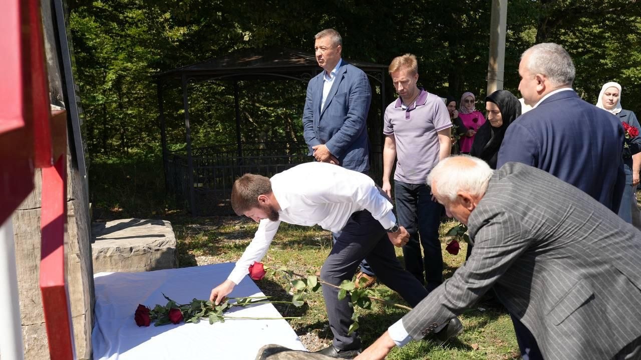 Представители Администрации Президента РФ, Минобороны РФ, полпреда Президента в СКФО и Государственного фонда «Защитники Отечества» посетили с рабочим визитом  Казбековский район