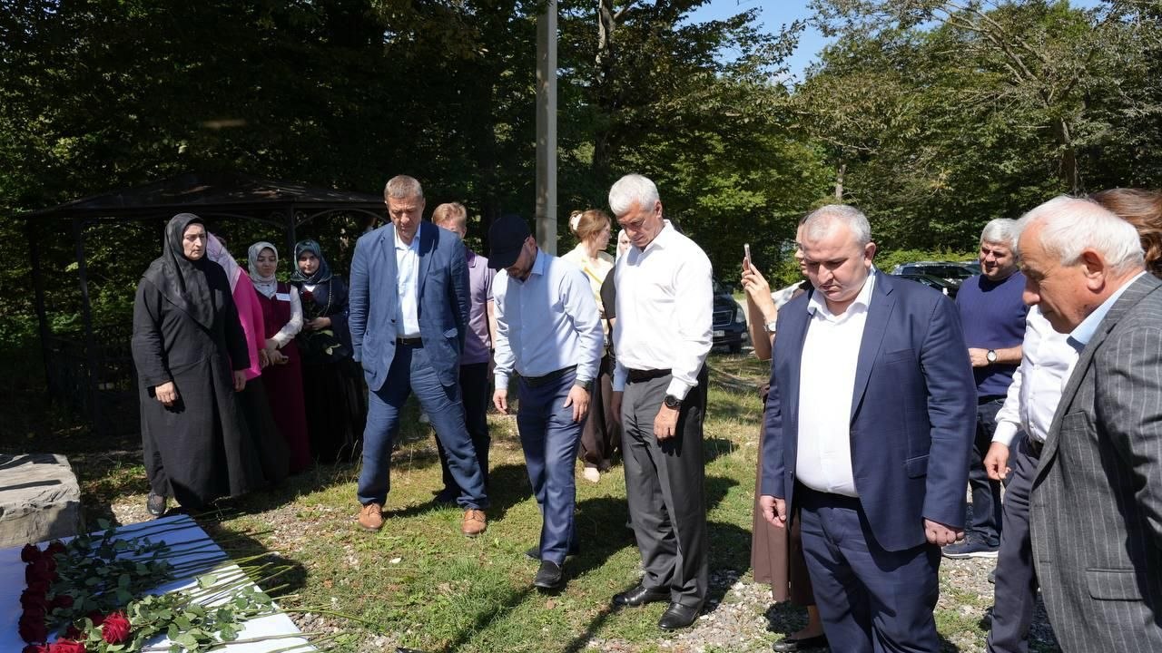 Представители Администрации Президента РФ, Минобороны РФ, полпреда Президента в СКФО и Государственного фонда «Защитники Отечества» посетили с рабочим визитом  Казбековский район