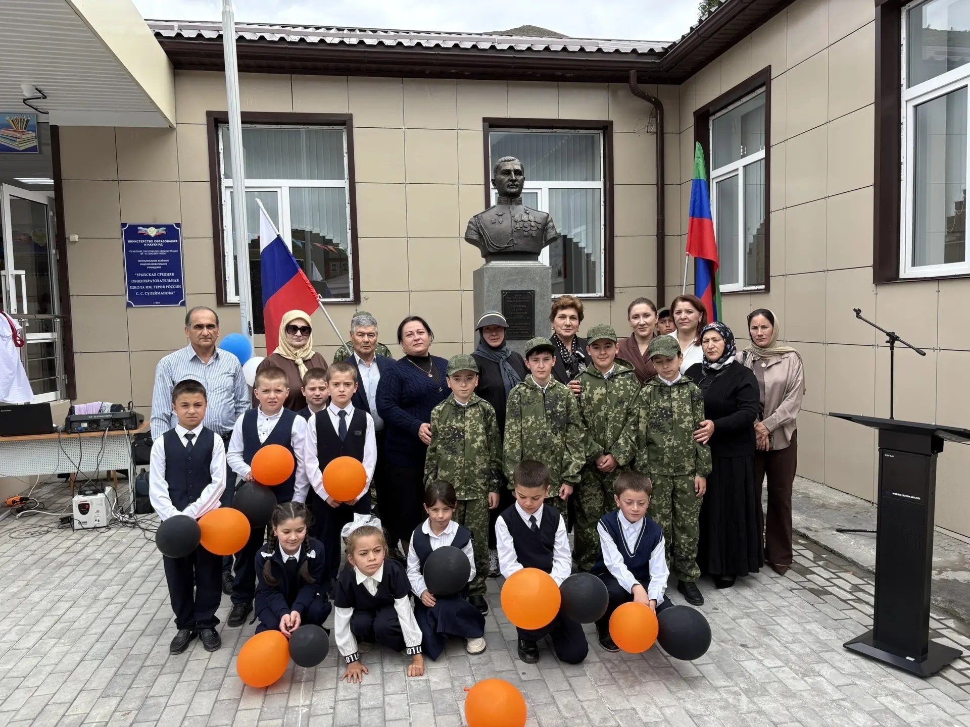 В Ахтынском районе открыли бюст Героя России Султана Сулейманова