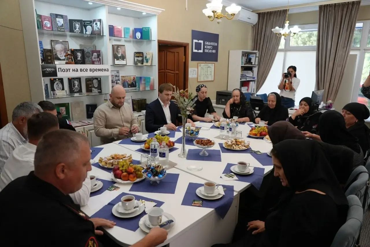 В Центральной библиотеке им. Ф. Алиевой состоялась  встреча с матерями и вдовами участников специальной военной операции, погибших при исполнении воинского долга.