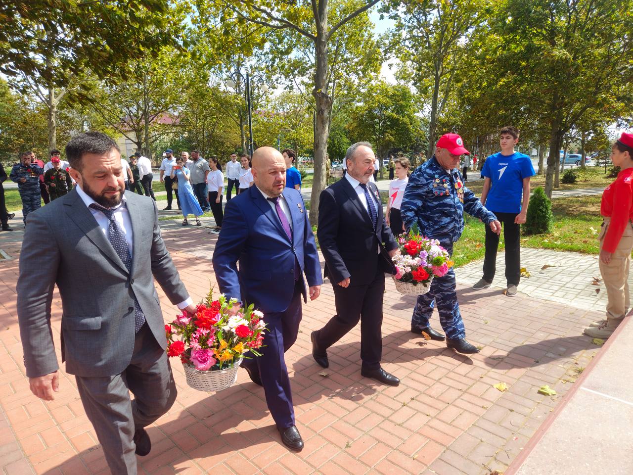 В эти дни в Дагестане проходит всероссийская акция «Вахта Героев Отечества» - в республику прибыла делегация из 18 Героев России.
