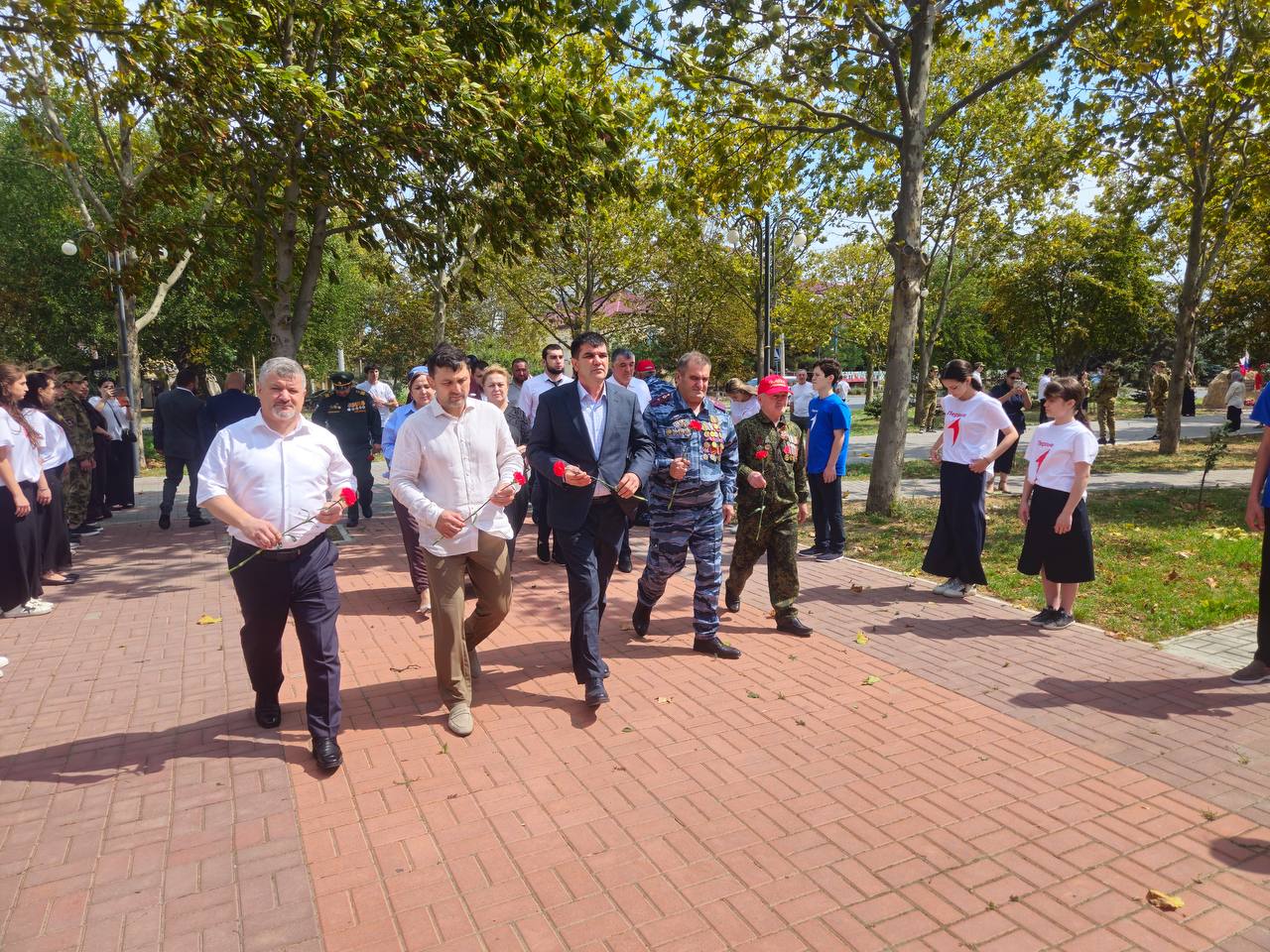 В эти дни в Дагестане проходит всероссийская акция «Вахта Героев Отечества» - в республику прибыла делегация из 18 Героев России.