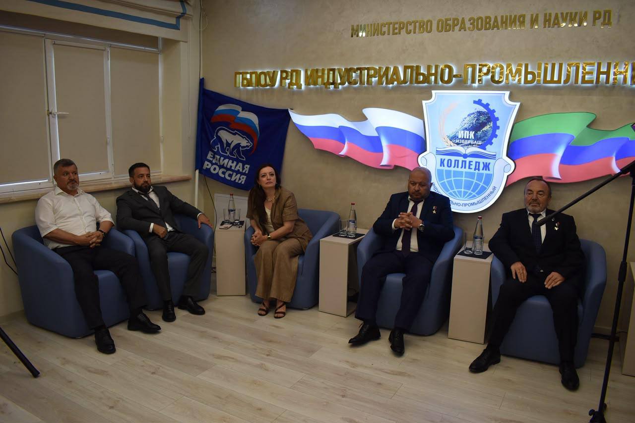В эти дни в Дагестане проходит всероссийская акция «Вахта Героев Отечества» - в республику прибыла делегация из 18 Героев России.