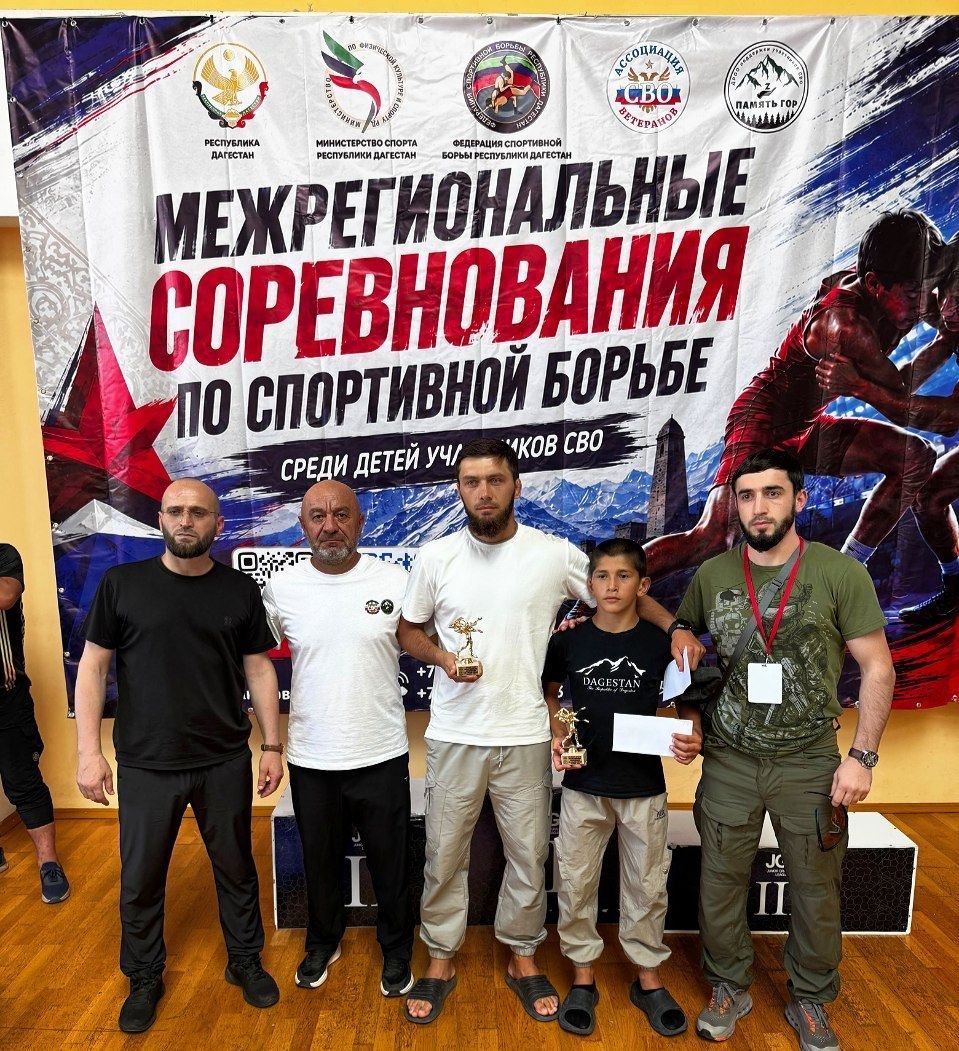 Межрегиональные соревнования по вольной борьбе: юные спортсмены из разных уголков России собрались в Каспийске