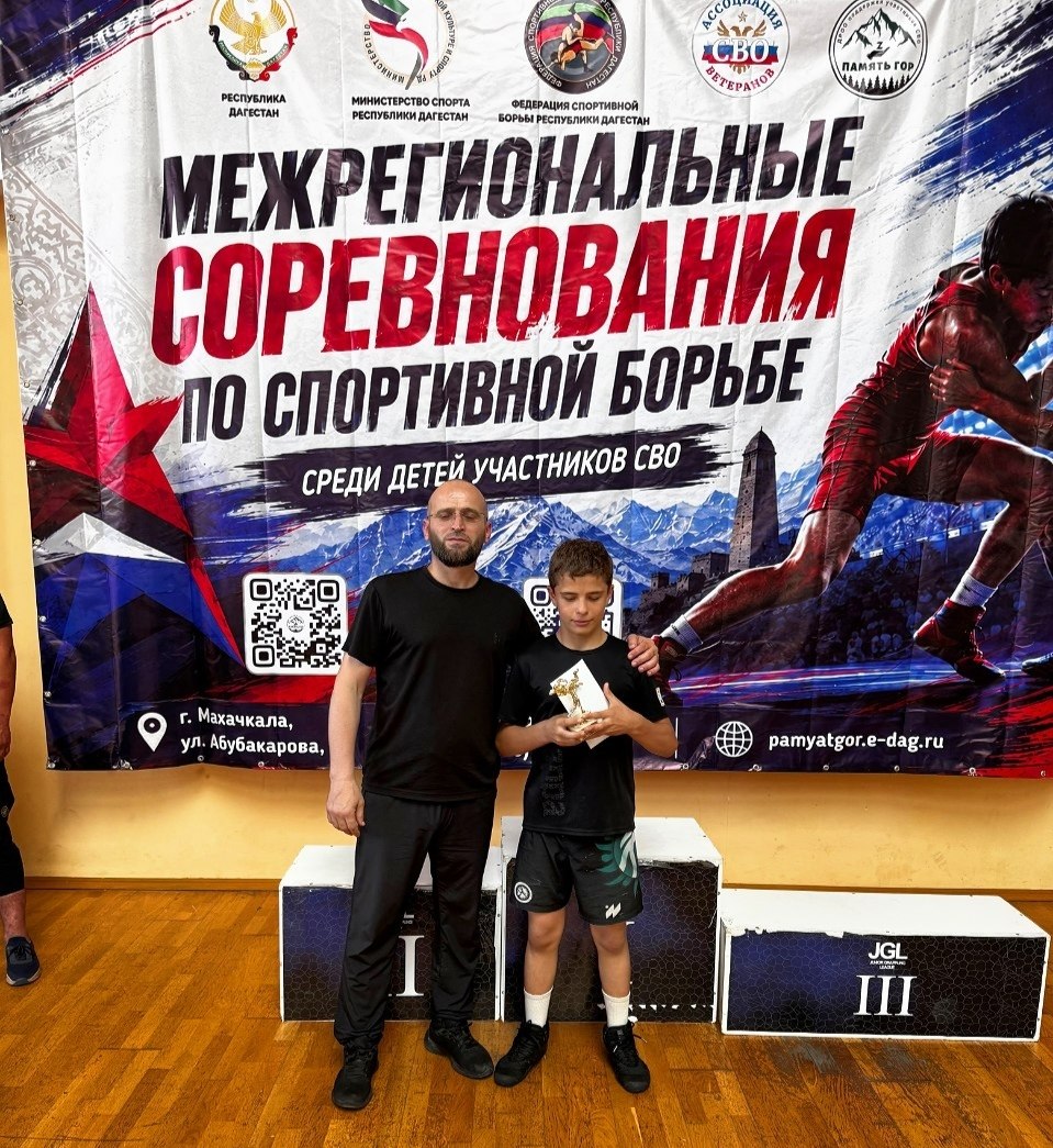 Межрегиональные соревнования по вольной борьбе: юные спортсмены из разных уголков России собрались в Каспийске