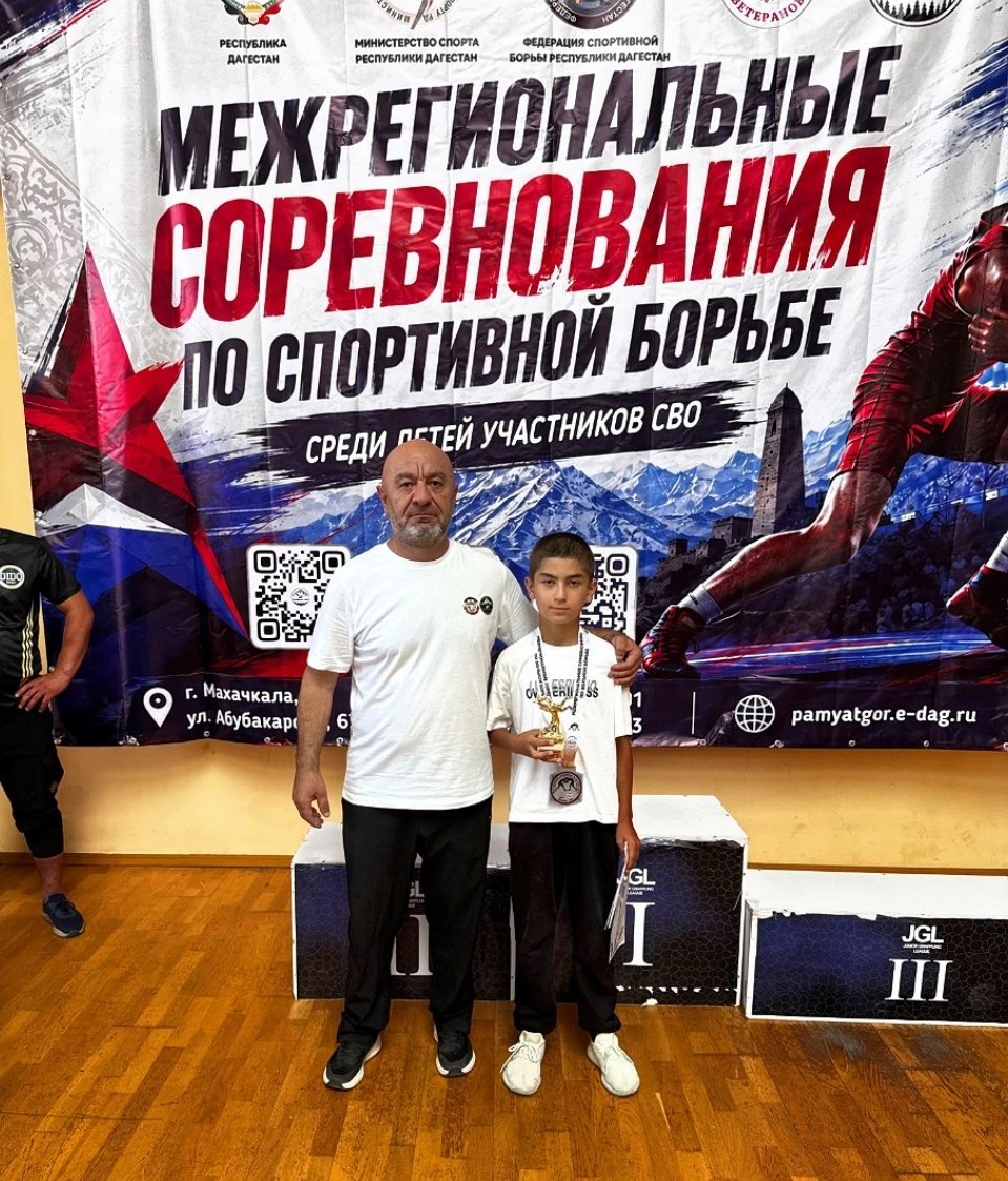 Межрегиональные соревнования по вольной борьбе: юные спортсмены из разных уголков России собрались в Каспийске