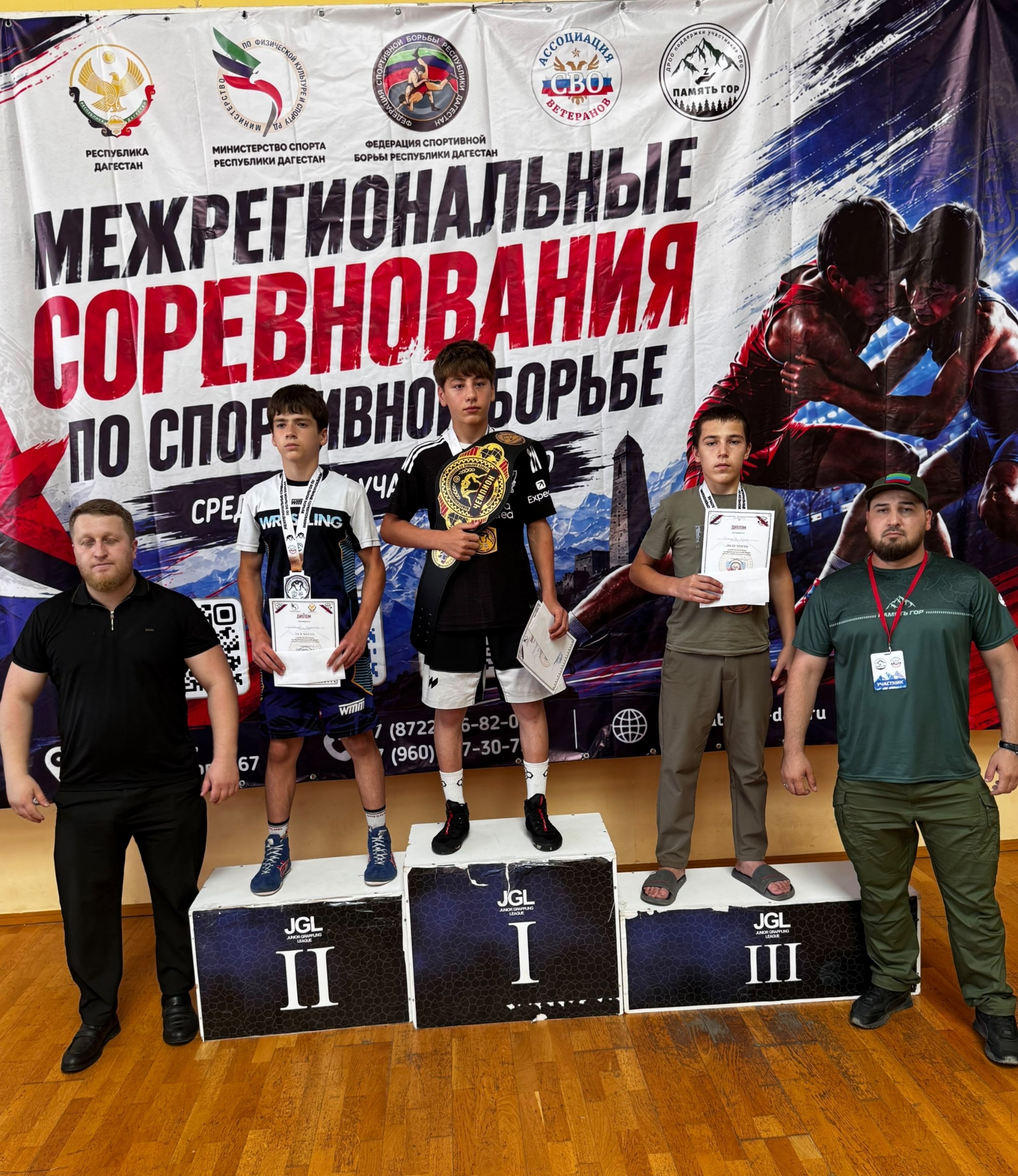 Межрегиональные соревнования по вольной борьбе: юные спортсмены из разных уголков России собрались в Каспийске
