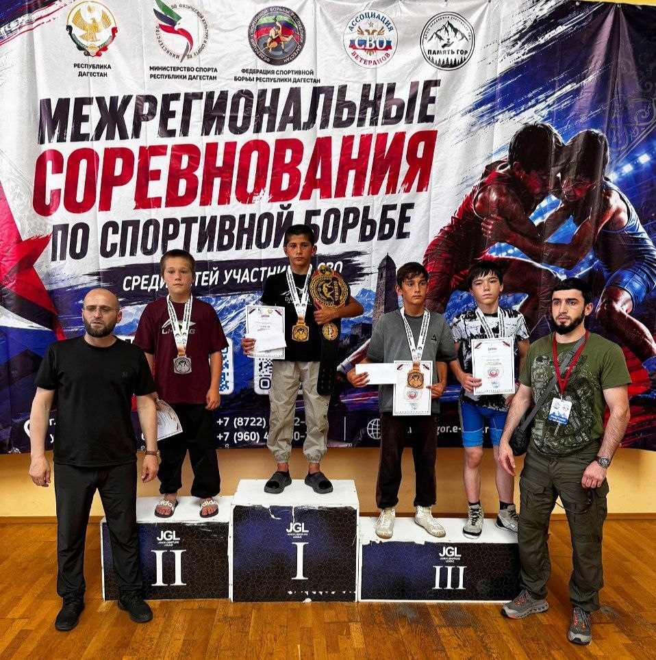 Межрегиональные соревнования по вольной борьбе: юные спортсмены из разных уголков России собрались в Каспийске