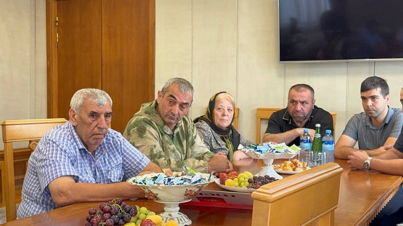 Глава Каякентского района вручил ордена Мужества семьям участников СВО и ветерану боевых действий
