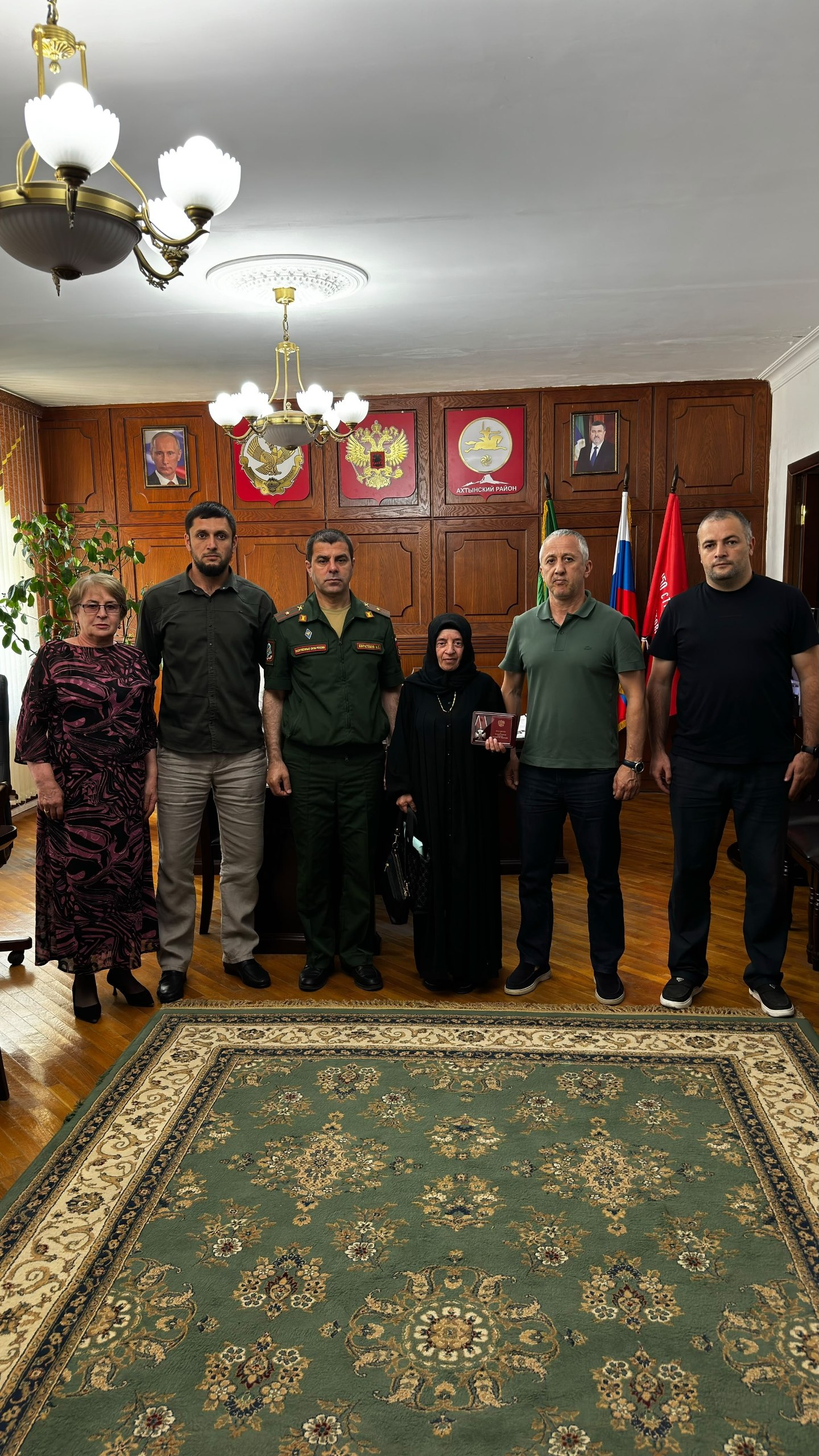 Сегодня, глава Ахтынского района Абдул- Керим Палчаев провел церемонию вручения ордена Мужества.
