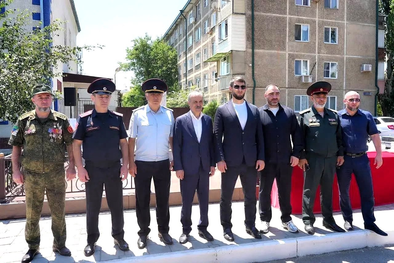 В Каспийске почтили память Героя России Магомеда Нурбагандова