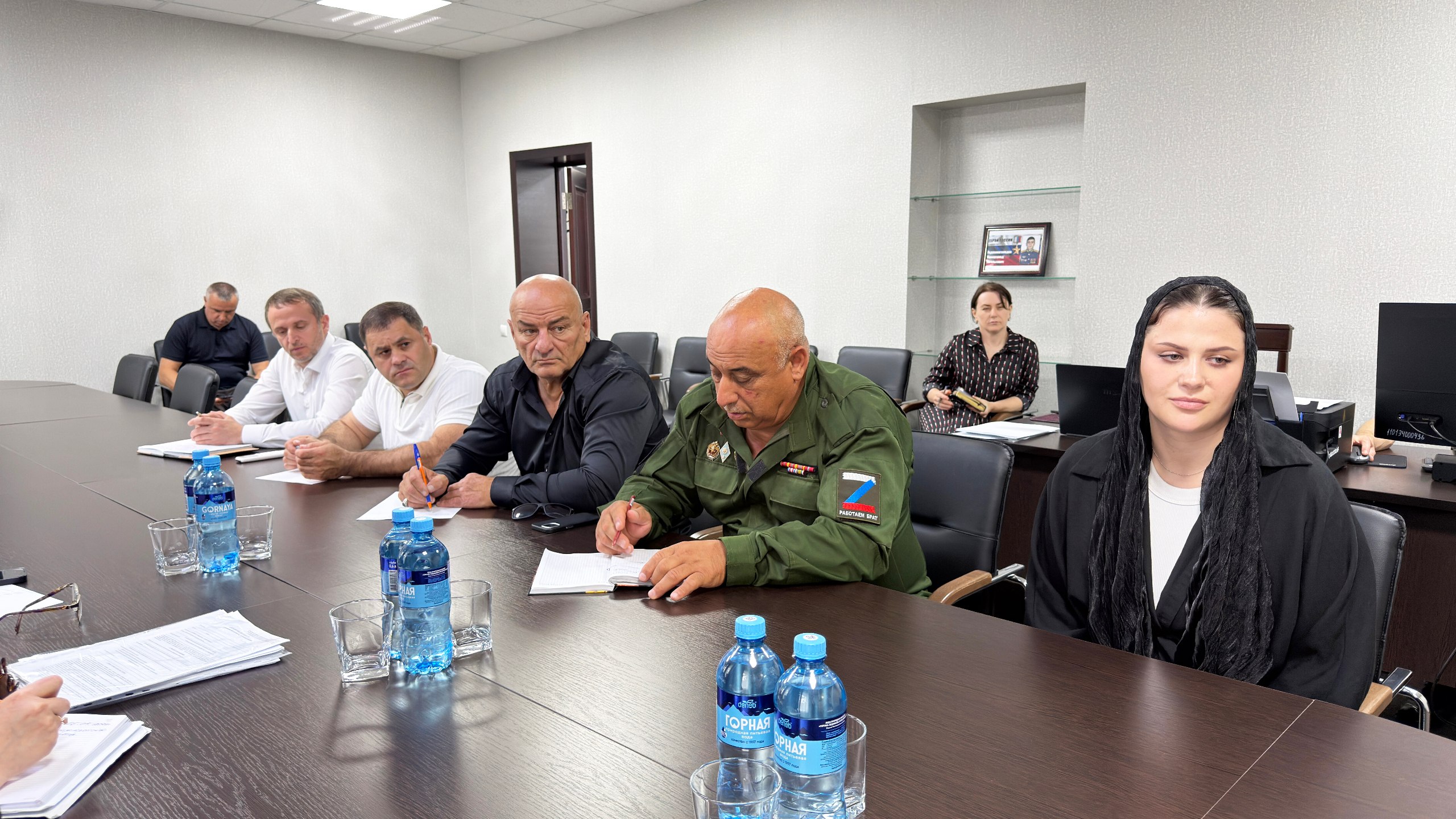 В Южно-Сухокумске прошёл очередной приём граждан: поддержка семей героев — в приоритете