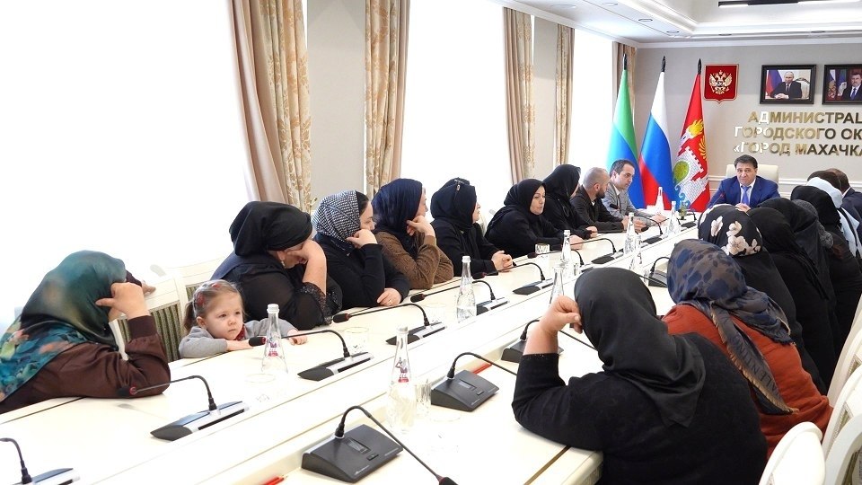Джамбулат Салавов встретился с родными погибших участников СВО в Махачкале