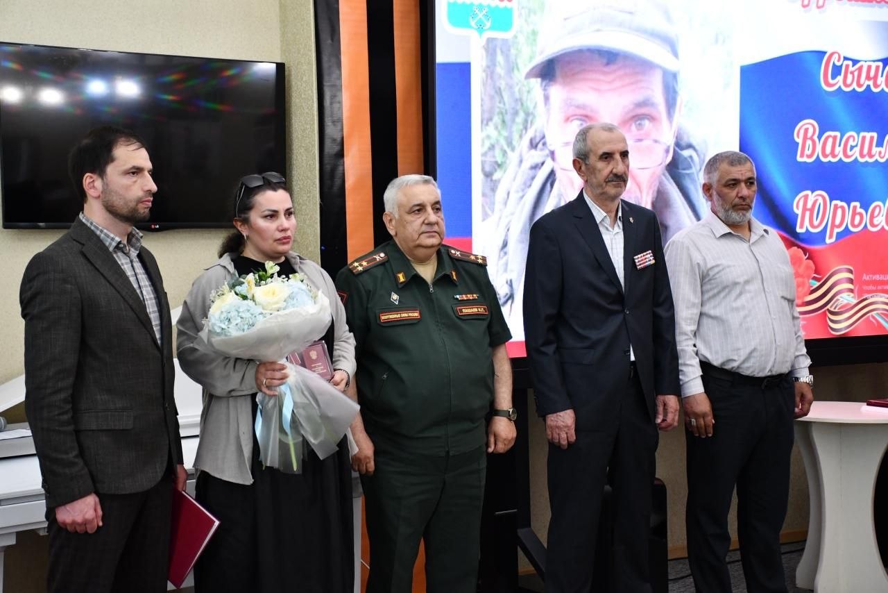 Центральная модельная библиотека Каспийска приняла торжественную церемонию вручения орденов Мужества